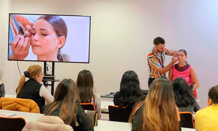 Cursos de Maquillaje y Estética